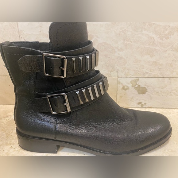 Pour La Victoire CARON Women’s Size 8.5 Double Strap Ankle Pull On Booties - Picture 6 of 7